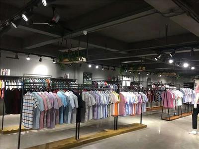 品牌折扣男裝批發(fā)市場(chǎng)低價(jià)處理夏季庫存尾貨